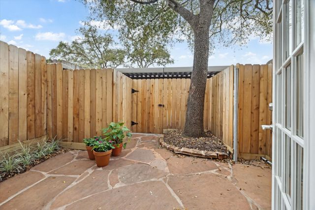 3776 Lake Street, Houston, TX 77098