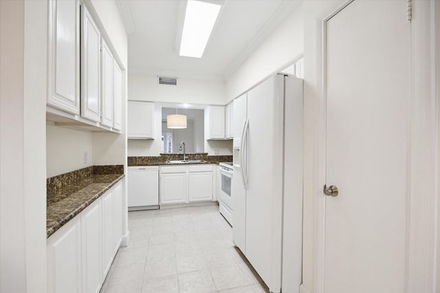 3776 Lake Street, Houston, TX 77098