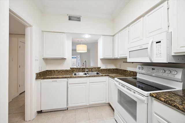 3776 Lake Street, Houston, TX 77098