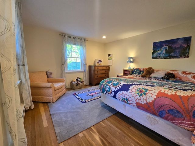 8 Park Ln, Harvard, MA 01451