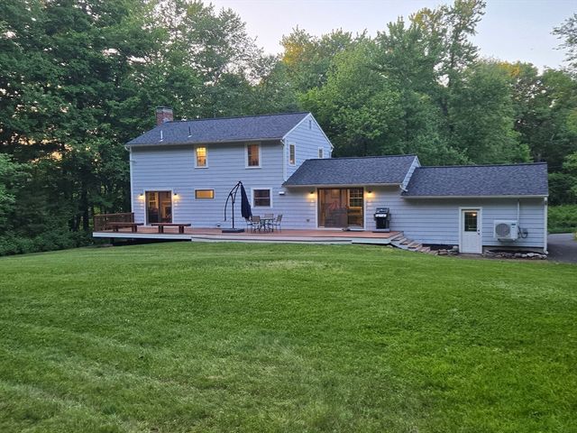 8 Park Ln, Harvard, MA 01451