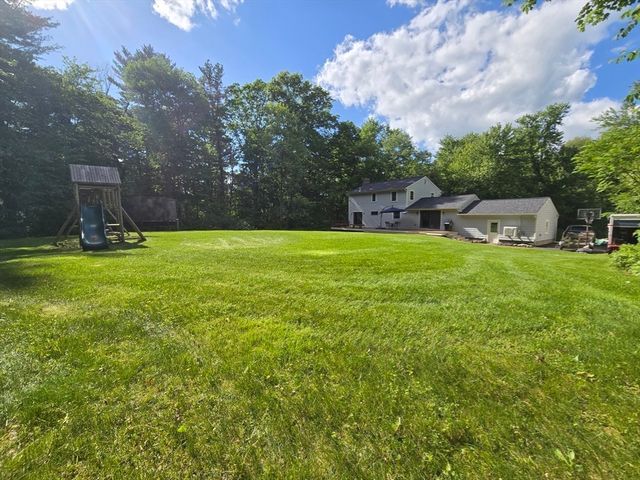 8 Park Ln, Harvard, MA 01451