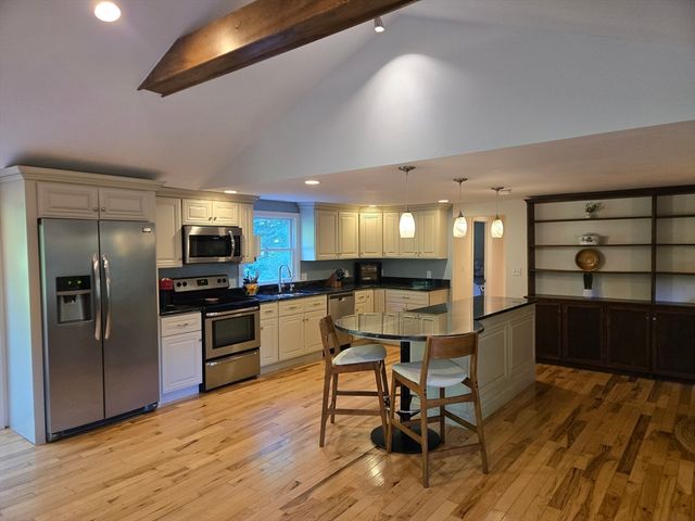 8 Park Ln, Harvard, MA 01451