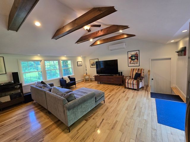 8 Park Ln, Harvard, MA 01451
