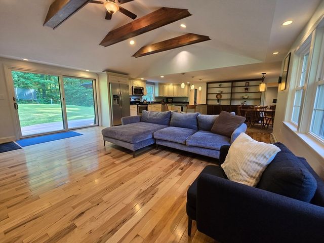 8 Park Ln, Harvard, MA 01451