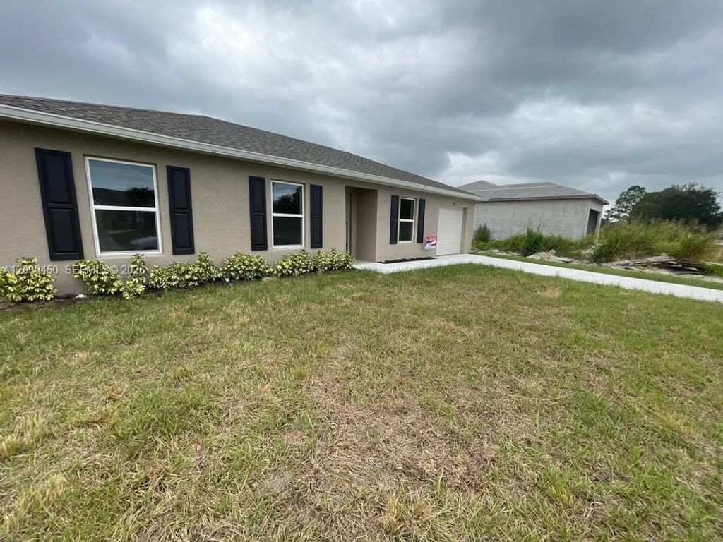 2613 62nd Street W, Lehigh Acres, FL 33971