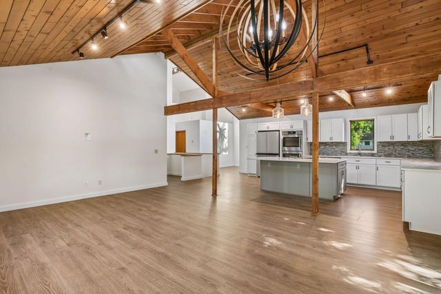 332 Brooks Avenue E, Little Canada, MN 55117