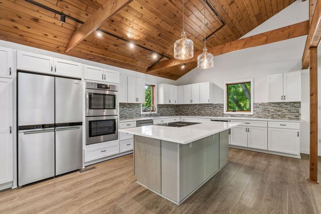 332 Brooks Avenue E, Little Canada, MN 55117