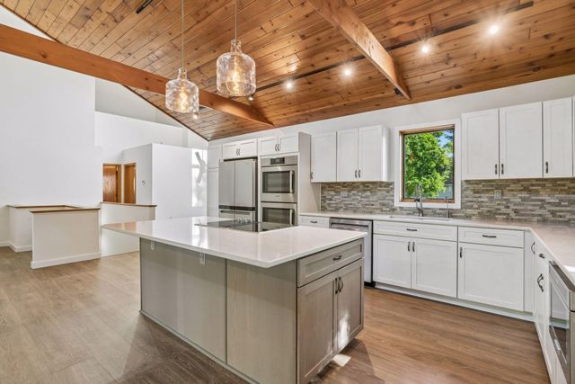 332 Brooks Avenue E, Little Canada, MN 55117