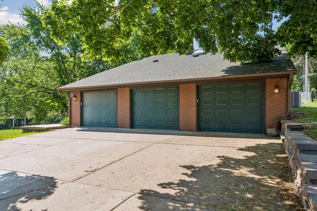 332 Brooks Avenue E, Little Canada, MN 55117