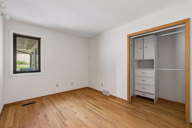 332 Brooks Avenue E, Little Canada, MN 55117
