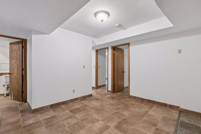 332 Brooks Avenue E, Little Canada, MN 55117