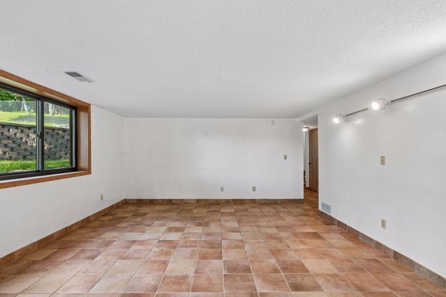 332 Brooks Avenue E, Little Canada, MN 55117