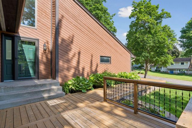 332 Brooks Avenue E, Little Canada, MN 55117