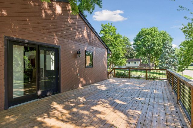 332 Brooks Avenue E, Little Canada, MN 55117