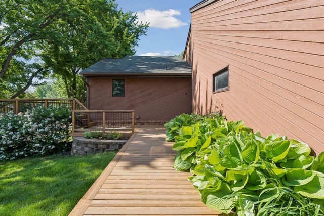 332 Brooks Avenue E, Little Canada, MN 55117