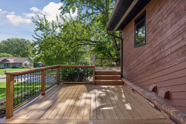 332 Brooks Avenue E, Little Canada, MN 55117