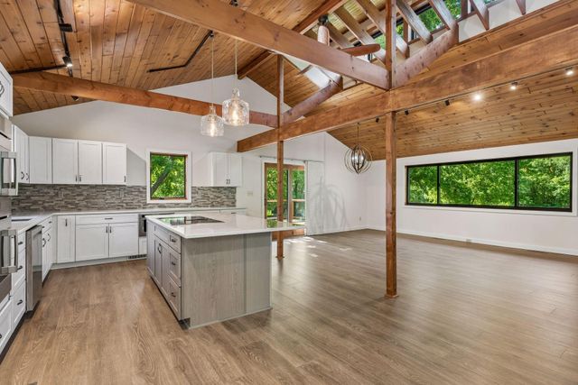 332 Brooks Avenue E, Little Canada, MN 55117