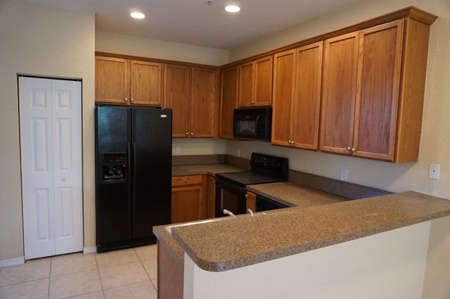 335 E Thatch Palm Circle 105, Jupiter, FL 33458