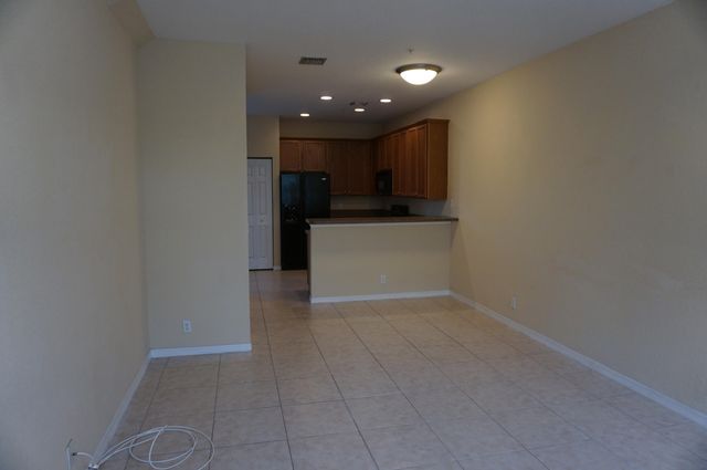 335 E Thatch Palm Circle 105, Jupiter, FL 33458