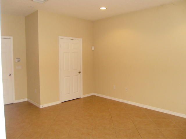 335 E Thatch Palm Circle 105, Jupiter, FL 33458