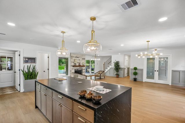 98 Pin Oak Lane, Hempstead, TX 77445