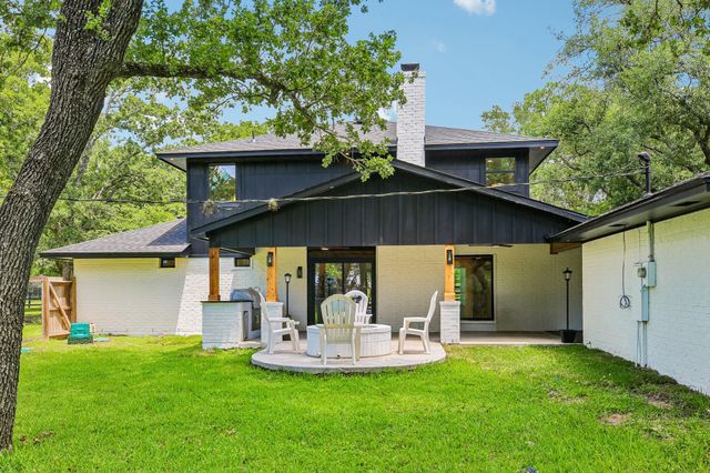 98 Pin Oak Lane, Hempstead, TX 77445