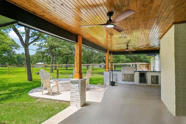 98 Pin Oak Lane, Hempstead, TX 77445