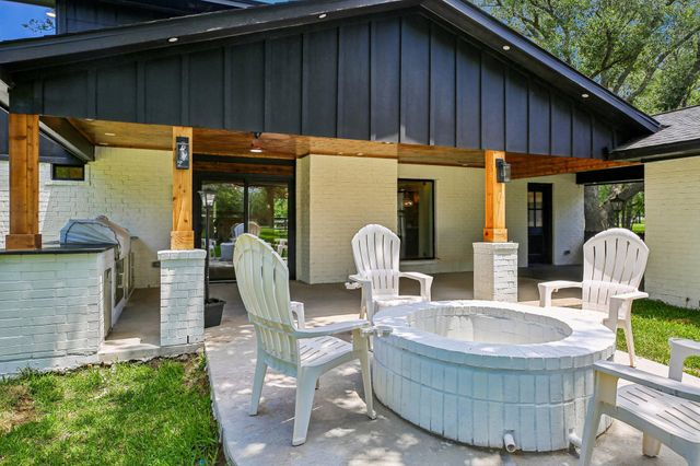 98 Pin Oak Lane, Hempstead, TX 77445