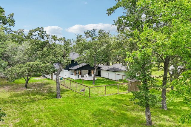 98 Pin Oak Lane, Hempstead, TX 77445