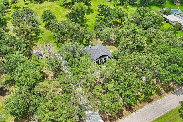 98 Pin Oak Lane, Hempstead, TX 77445