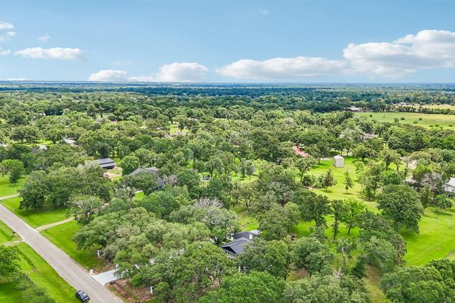98 Pin Oak Lane, Hempstead, TX 77445