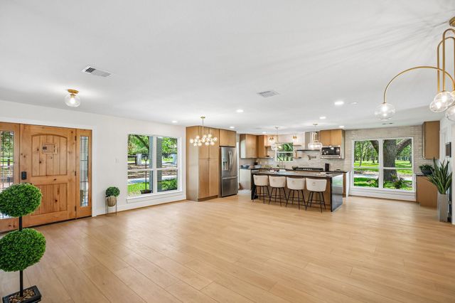 98 Pin Oak Lane, Hempstead, TX 77445