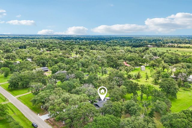 98 Pin Oak Lane, Hempstead, TX 77445