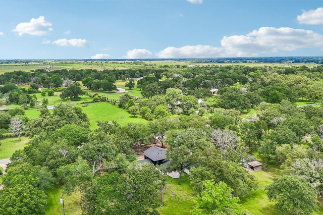 98 Pin Oak Lane, Hempstead, TX 77445