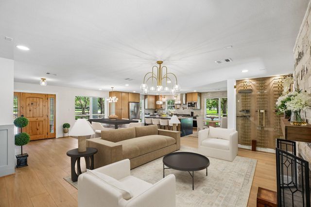 98 Pin Oak Lane, Hempstead, TX 77445