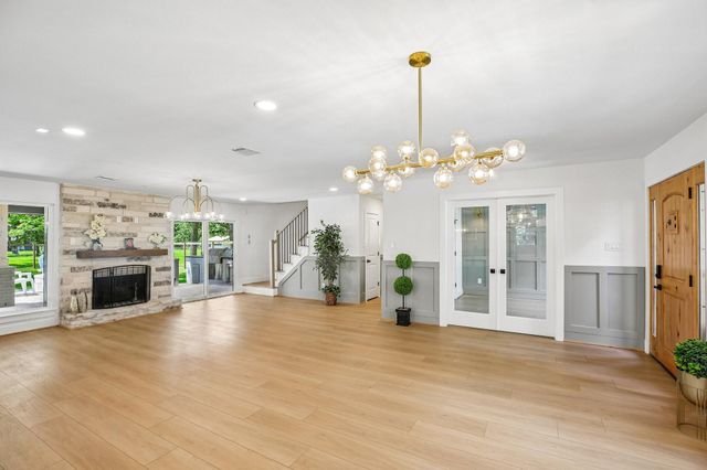 98 Pin Oak Lane, Hempstead, TX 77445