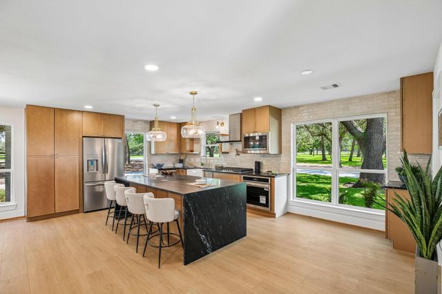 98 Pin Oak Lane, Hempstead, TX 77445