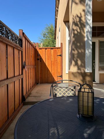 1374 Bayberry Ct, Lincoln, CA 95648