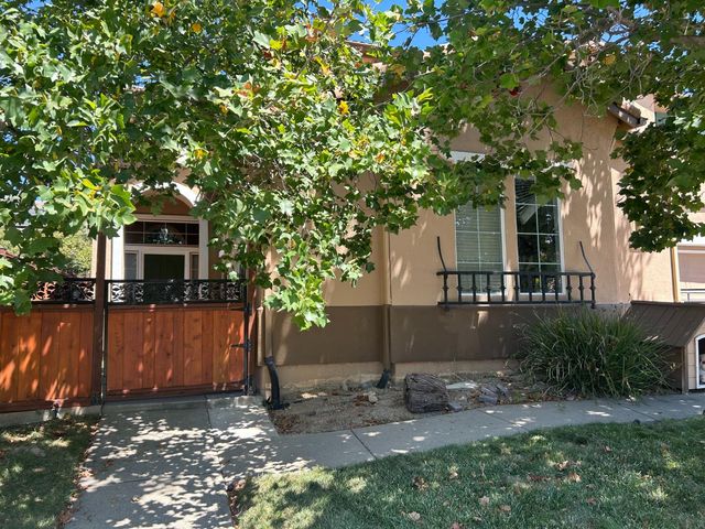 1374 Bayberry Ct, Lincoln, CA 95648
