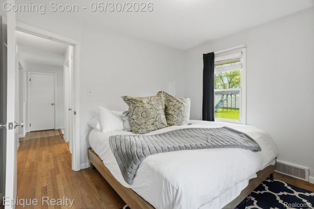 29087 Howard Avenue, Madison Heights, MI 48071