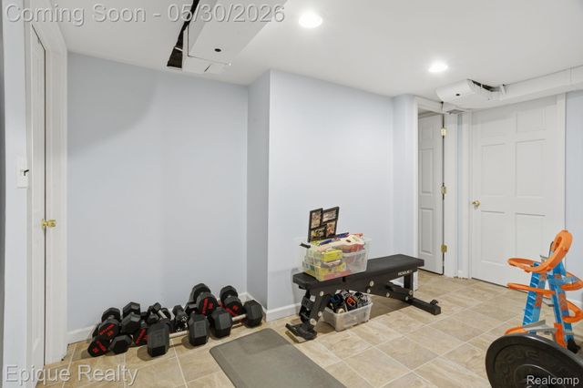 29087 Howard Avenue, Madison Heights, MI 48071