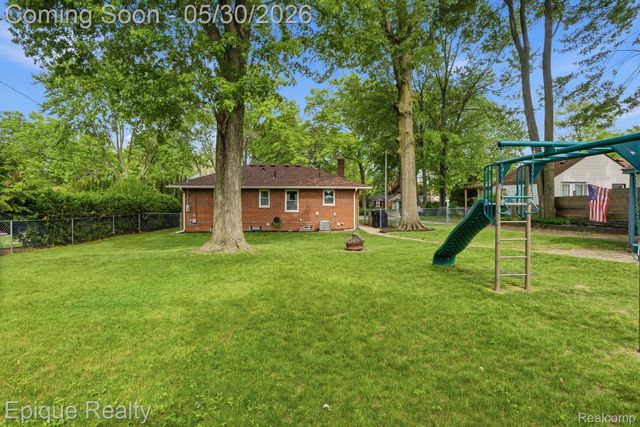 29087 Howard Avenue, Madison Heights, MI 48071