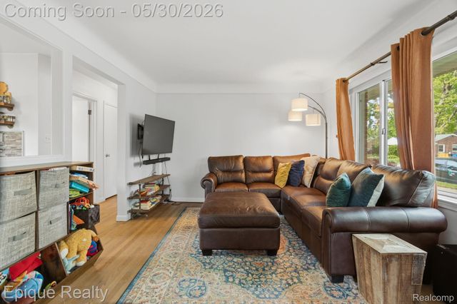 29087 Howard Avenue, Madison Heights, MI 48071