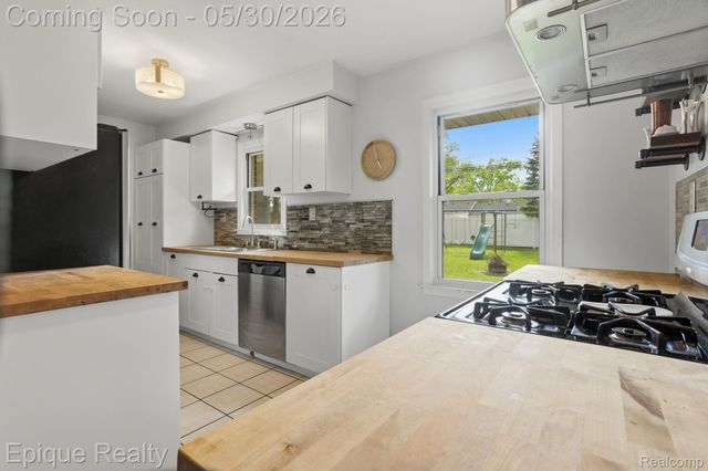 29087 Howard Avenue, Madison Heights, MI 48071