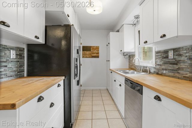 29087 Howard Avenue, Madison Heights, MI 48071
