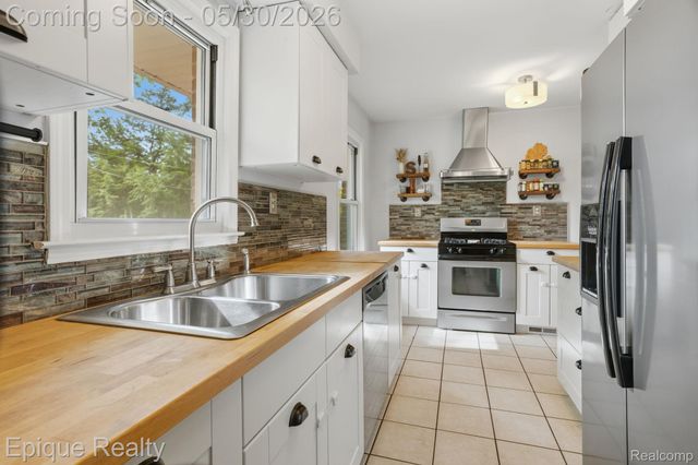 29087 Howard Avenue, Madison Heights, MI 48071