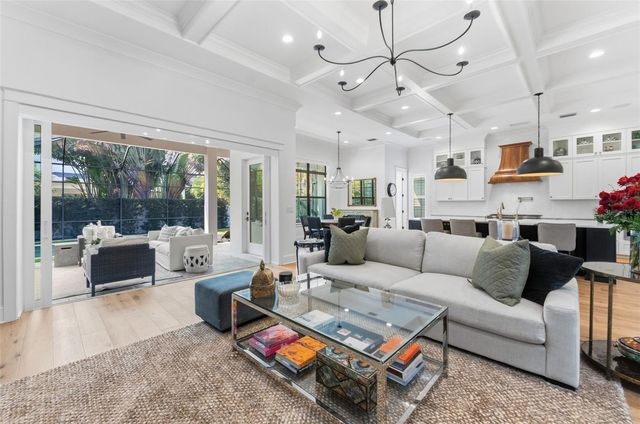 209 S HUBERT AVENUE, Tampa, FL 33609