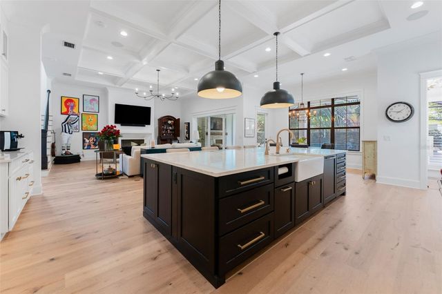 209 S HUBERT AVENUE, Tampa, FL 33609