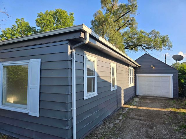 2713 Waynewood Drive, Fort Wayne, IN 46809